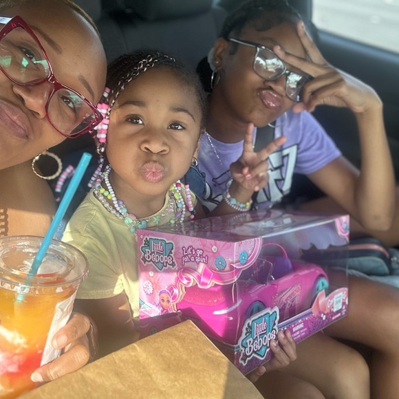 Meet your Posher, Bobbi…💋. - Picture 4 of 4